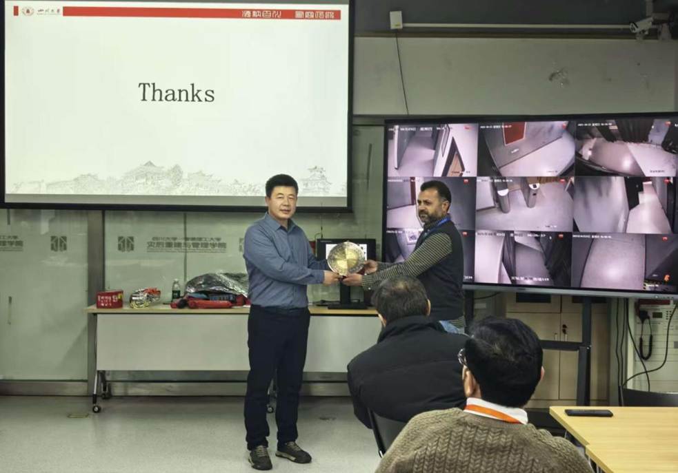 43ba9cee6a8f61db519efcc4f332ff86